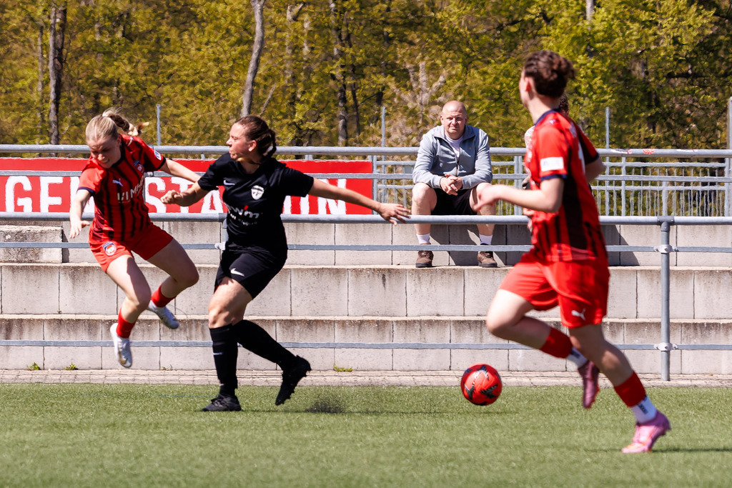 20260426-FCH-Hohenmemmingen_066 | 1.FC Heidenheim 1846 II vs. SGM Hohenmemmingen/Sontheim, Fußball, Frauen, Bezirksliga Meisterrunde, 2025/2026, 1. Spieltag, 26.04.2026 in Heidenheim, Kunstrasen b. Voith-Arena West(Foto: Michael Bulling) - Realisiert mit Pictrs.com