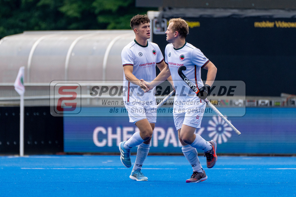 Final4_20250601-1427-HK108608 | Krefeld, Deutschland, 01.06.2025:  Feldhockey Final4 2025 – „Deutsche Feldhockey-Meisterschaften 2025“ Crefelder HTC - Rot-Weiss Köln (Finale Herren) im Gerd-Wellen-Hockeyanlage am 01.06.2025 in Krefeld, Deutschland. (Foto von Kramhöller/Fehrmann/Kaste)Krefeld, Germany, 01.06.2025: Feldhockey Final4 2025 – „Deutsche Feldhockey-Meisterschaften 2025“ Harvestehuder HTC - Düsseldorfer HC (Finale Damen) in Gerd-Wellen-Hockeyanlage at 01.06.2025 in Krefeld, Deutschland. (Foto from Kramhöller/Fehrmann/Kaste)