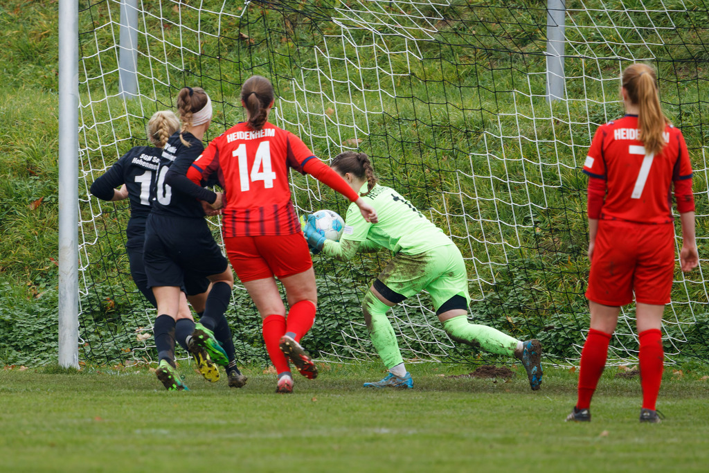 HOHFCH_251109_7222 | 1.FC Heidenheim 1846 II vs. GAST, Fußball, Frauen, Bezirksliga, 2025/2026, X. Spieltag, 03.10.2025 in Heidenheim, Kunstrasen b. Voith-Arena West(Foto: Michael Bulling) - Realisiert mit Pictrs.com