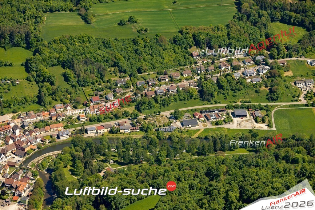 Luftaufnahme der Stadt Braunsbach - Die Luftaufnahme wurde 2025 vom UL-Flugzeug heraus erstellt ( keine Drohne ) - Hochauflösende Luftaufnahme - für professionelle Ausdrucke geeignet. Die Geschenkidee !Mit Lizenz und Bildrechte bestellbar