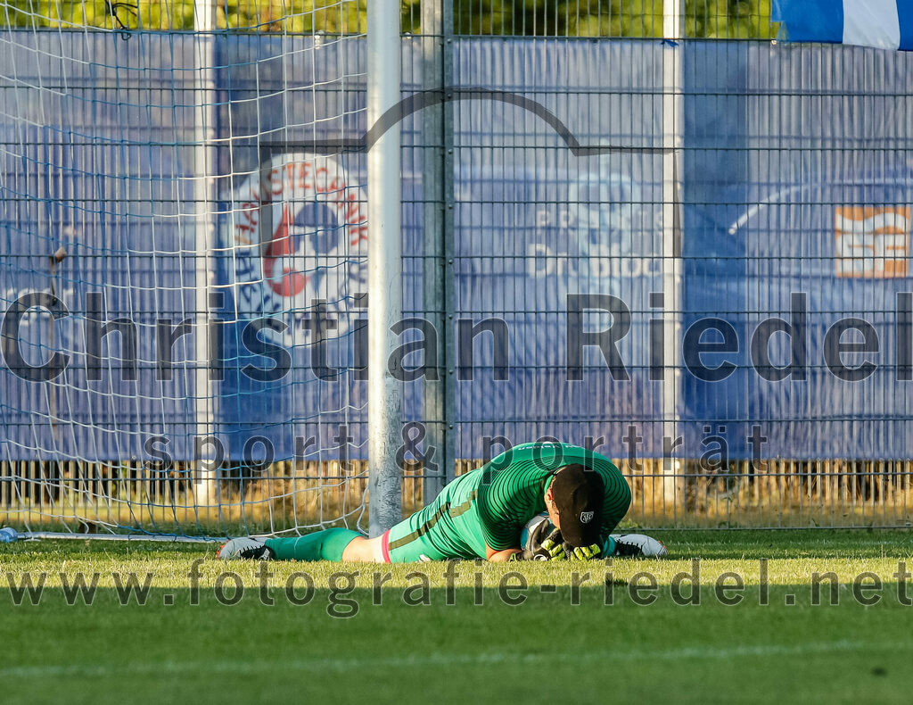 2023-07-14_072_FC_Langengeisling_gegen_FC_Velden-Eberspoint | Erding, Deutschland, 14.07.2023:
Fußball, Bezirksliga Oberbayern Ost 2023 / 2024, Testspiel, FC Langengeisling gegen FC Velden-Eberspoint, Endergebnis: 5:0

Torwart Michael Koch (FC Velden-Eberspoint, #1)

Foto: Christian Riedel / fotografie-riedel.net