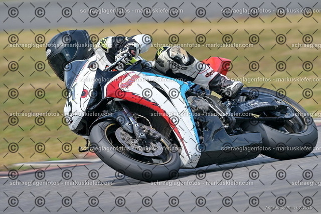 25bt04-1633 | markuskiefer.com - Realisiert mit Pictrs.com