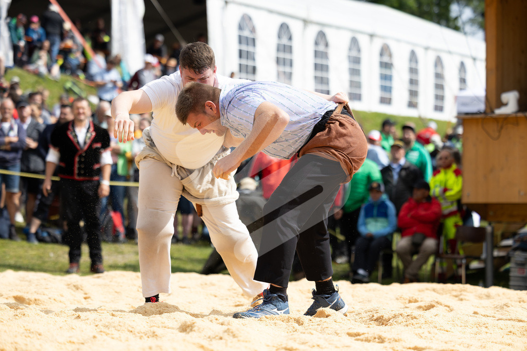 Rigi2025_1138 | Die Schwinger des Schwyzer Kantonalen Schwingerverbandes: Fotos, die Dynamik und Leidenschaft festhalten, sowie emotionale Momente aus dem traditionellen Schwingsport zeigen. - Realisiert mit Pictrs.com