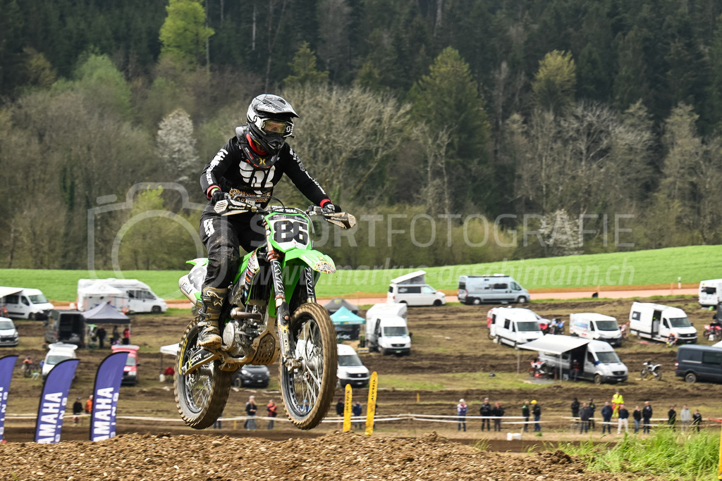 Motocross Schlatt bei Winterthur - 30. April 2023 | #86 Gassmann Ramona aus Berneck (CH) auf Kawasaki KX 250 in der Kategorie Swiss MX Women Cup am Motocross Schlatt bei Winterthur, 30. April 2023. 
Instagram: @mx_schlatt | @mc_wila | @sam_schweiz
Bild: Sportfotografie Markus Aeschimann | www.markus-aeschimann.ch - Realisiert mit Pictrs.com