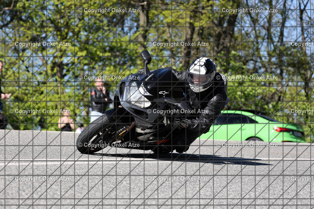 IMG_8433 | Fotograf am Kyffhäuser. Onkel Atze. Kyffhäuser Rennstrecke. Café36. Motorsportfotografie. - Realisiert mit Pictrs.com