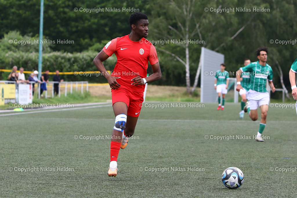 NH_VfBLübeckU19_EimsbüttelerTVU19_U19Regionalliga_02062024 | #27 Kervin Conteh (Eimsbütteler TV U19)Fußball I Junioren I A-Junioren Regionalliga Nord I Saison 2023-2024 I 25 Spieltag I VfB Lübeck U19 - Eimsbütteler TV U19 I 02.06.2024 I Lohmühle 4 Kunstrasen