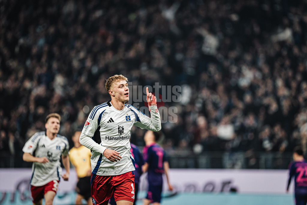 Fußball | Männer | Saison 2024/2025 | 2. Fußball-Bundesliga | 25. Spieltag | Hamburger SV vs. Fortuna Düsseldorf | 08.03.2025 | Adam Karabec (#17, HSV) schießt ein Tor und jubelt