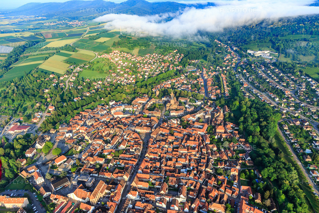 Luftbild: stadtübersicht aus Osten in Wissembourg im Bundesland Bas-Rhin in Frankreich. – Foto: IMG_107853.jpg vom 10.06.2018 durch Werner Riehm/FLY-FOTO.de – Auflösung des Originals: 5472 x 3648 px