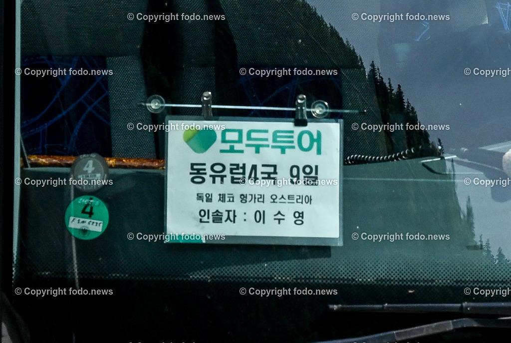 Hallstatt_ 19.05.2023-10 | 19.05.2023, Hallstatt, AUT, Hallstatt, im Bild Touristenbus 