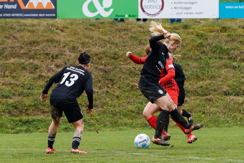 HOHFCH_251109_8898 | 1.FC Heidenheim 1846 II vs. GAST, Fußball, Frauen, Bezirksliga, 2025/2026, X. Spieltag, 03.10.2025 in Heidenheim, Kunstrasen b. Voith-Arena West(Foto: Michael Bulling) - Realisiert mit Pictrs.com