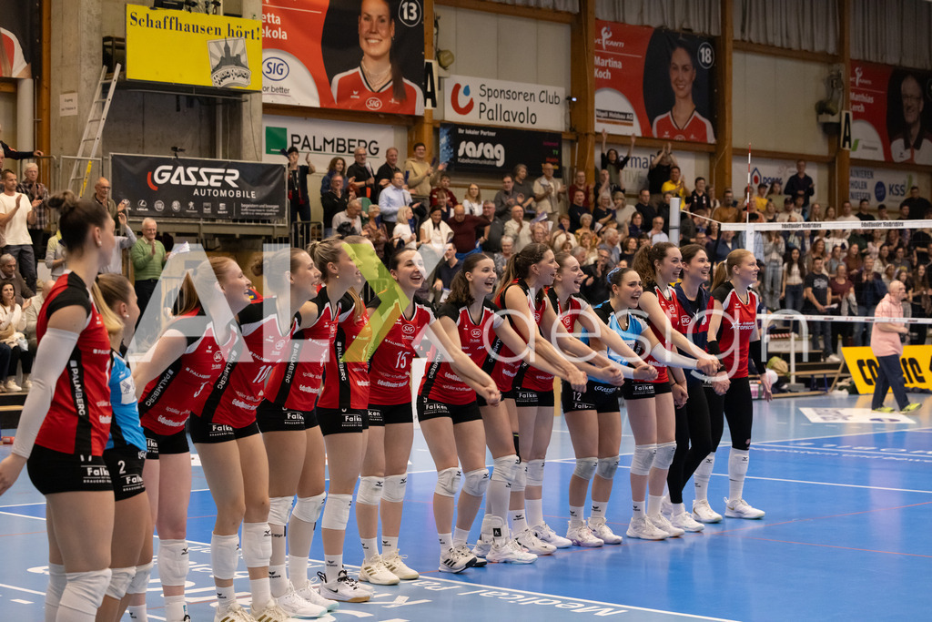 Volleyball I Frauen I Saison 2025-2026 I Volleyball NLA | Women I 1/2 Finals I  VC Kanti Schaffhausen - Sm'Aesch Pfeffingen I 22.03.2026 | Jubel zum Sieg von VC Kanti Schaffhausen - Realisiert mit Pictrs.com
