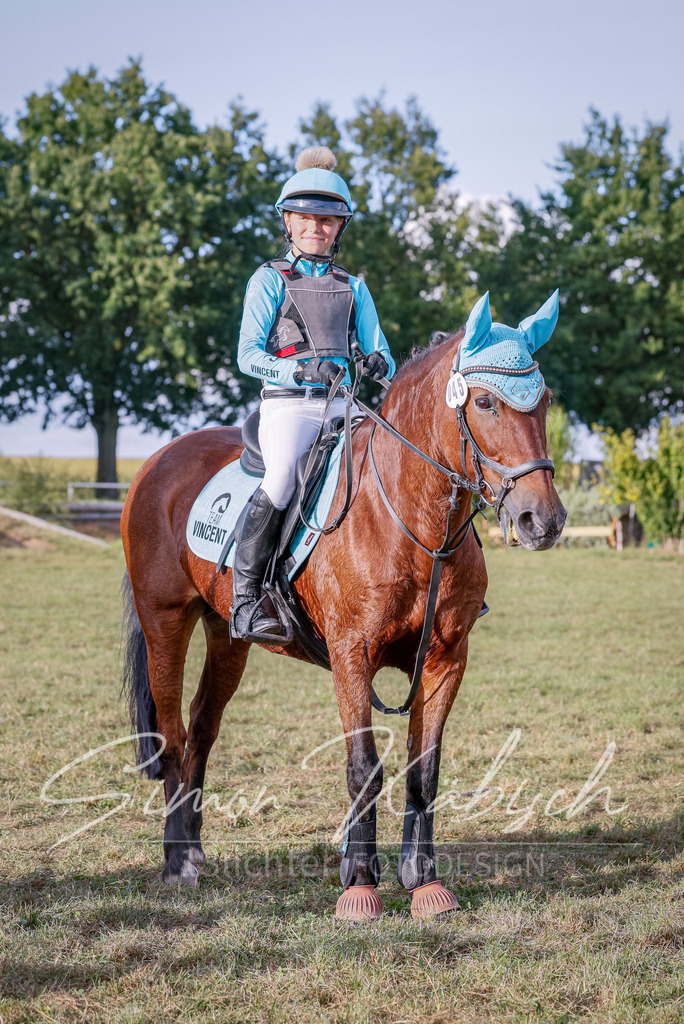 20250905-_3LI2425 | Tierfotografie Pferde, Hunde, Katzen, Haustiere.
Turnierfotografie Reitturniere, Reiten, Springreiten, Dressur in Hanau, dem Main-Kinzig-Kreis und dem Rhein-Main- Gebiet um Frankfurt
