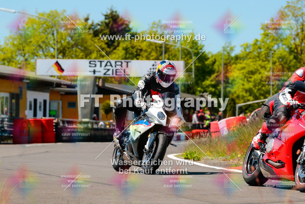 Moto-TeamOBK-21815 | Hier findet Ihr Bilder von Touristenfahrten auf der Nürburgring Nordschleife oder von anderen Veranstaltungen die ich besucht habe. Viel Spass beim Durch Schauen 