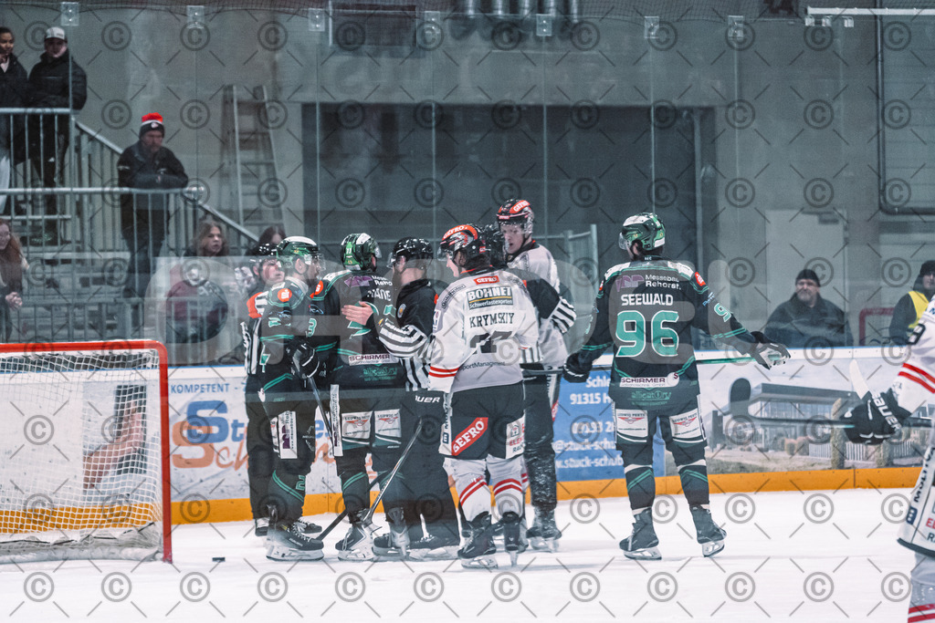 Alligators_vs_Memmingen_05_12_2025-164 | Höchstadt Alligators Fotogalerie: Eishockey-Action aus Franken. Professionelle Spielfotos, Portraits & Stadionbilder zum Download. Jetzt entdecken! - Realisiert mit Pictrs.com