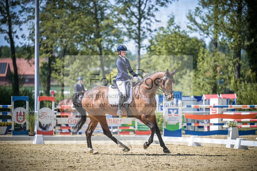 DOS_9064 | Entdecke hochwertige Reitturnierfotos von Foto Oger. Professionell, emotional und authentisch – jetzt Lieblingsmomente im Shop bestellen.Deutschlandweite Turnierfotografie. - Realisiert mit Pictrs.com