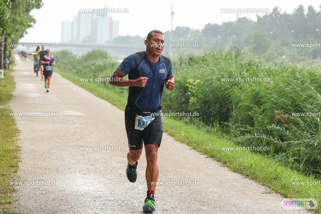 LUR_1381 | 34. M-net Erlanger Triathlon 2025 #erlangertriathlon  #mnettriathlon2025 #mnettriathlon #team #olympischedistanz #mitteldistanz #triathlon #maindonaukanal  #erlangertriathlon2025 #yourpictrs #tv1848 #tv1848erlangen  #triathlonbayern #sportinerlangen #demsportverbunden #sportshot_your_pictrs Copyright: www.sportshot.de
