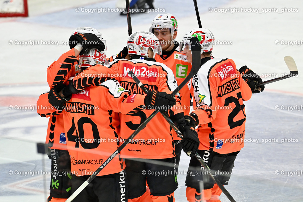 EC IDM WÄRMEPUMPEN VSV vs. MOSER MEDICAL GRAZ99ERS | Jubel Graz 99ers, #40 Tim Luca Harnisch Graz 99ers, #5 Kasper Kotkansalo Graz 99ers, #28 Lenz Moosbrugger Graz 99ers, EC IDM WÄRMEPUMPEN VSV vs. MOSER MEDICAL GRAZ99ERS, EC IDM WÄRMEPUMPEN VSV vs. MOSER MEDICAL GRAZ99ERS am 12.03.2026 in Villach (Stadthalle Villach), Austria, (Photo by Bernd Stefan)