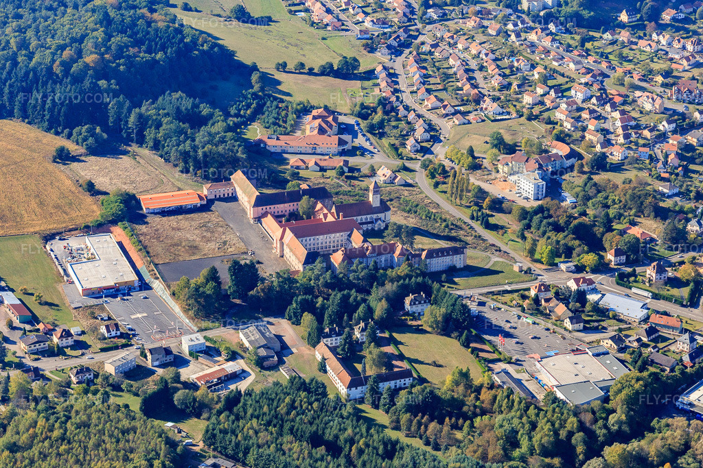 Aerial view: Lycée-Colège St. Augustin from the east in Bitsch in the state Moselle, France. – Photo: IMG_095152.jpg taken on 10/16/2016 by Werner Riehm/FLY-FOTO.com – Resolution of the original: 5271 x 3514 px