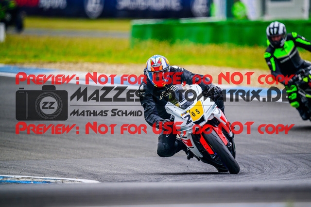 MaZZes_FotoMatrix_240614_6007705_7867 | GELB