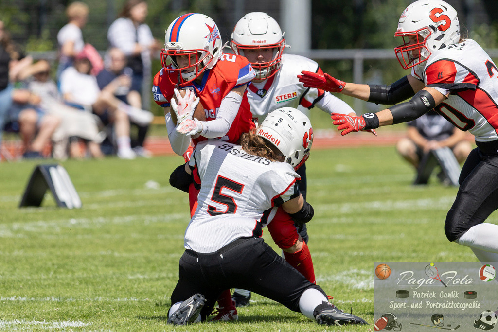 GFLW 1: German Football League Women 1: Rodgau Pioneers Ladies - Stuttgart Scorpions Sisters, 07.06.2026 | Julia Nicola Lippert (Stuttgart Scorpions Sisters #5) stoppt den Lauf von Rebecca Meier (Rodgau Pioneers Ladies #2), Rodgau Pioneers Ladies - Stuttgart Scorpions Sisters, Rodgau, Maingau-Energie-Stadion "Am Weichsee", 7.6.2026 - Realisiert mit Pictrs.com