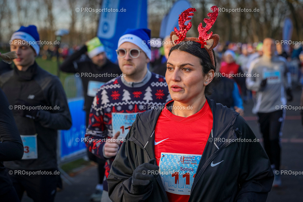6. Bonner Nikolauslauf; Bonn, 14.12.2025 | Impressionen vom 6. Bonner Nikolauslauf am 14.12.2025 in Bonn (Nordrhein-Westfalen). 