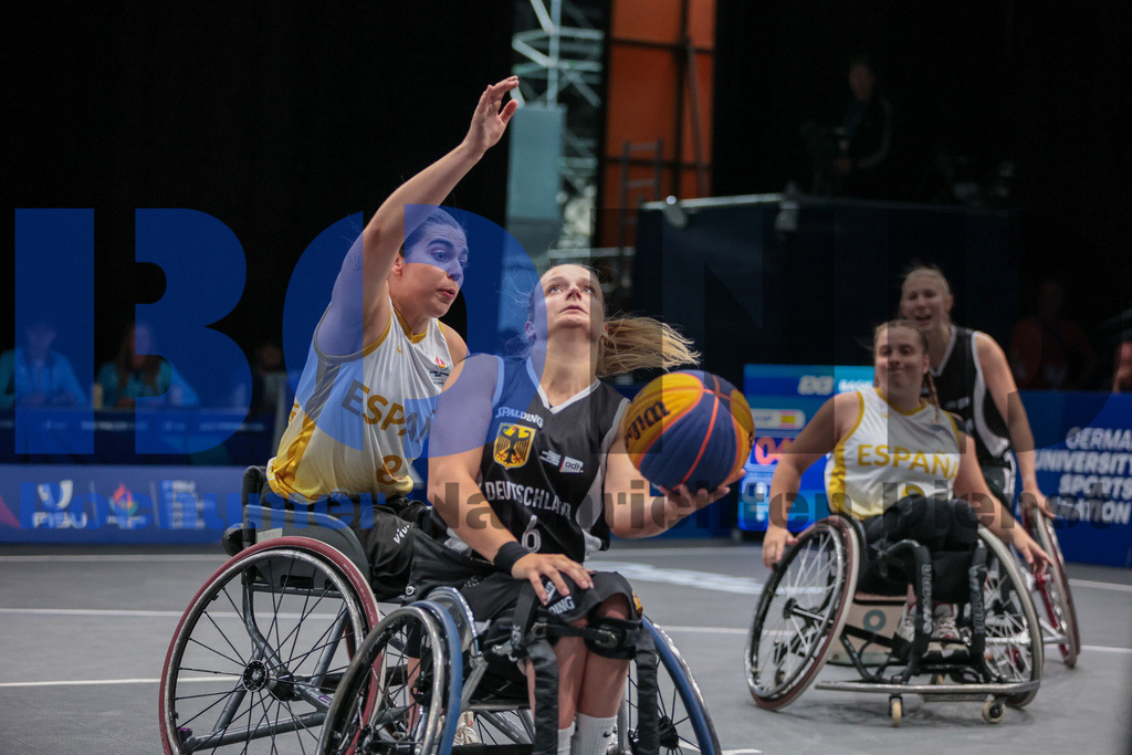 SES_TTG3X320250717-130 | bond - Realisiert mit Pictrs.com