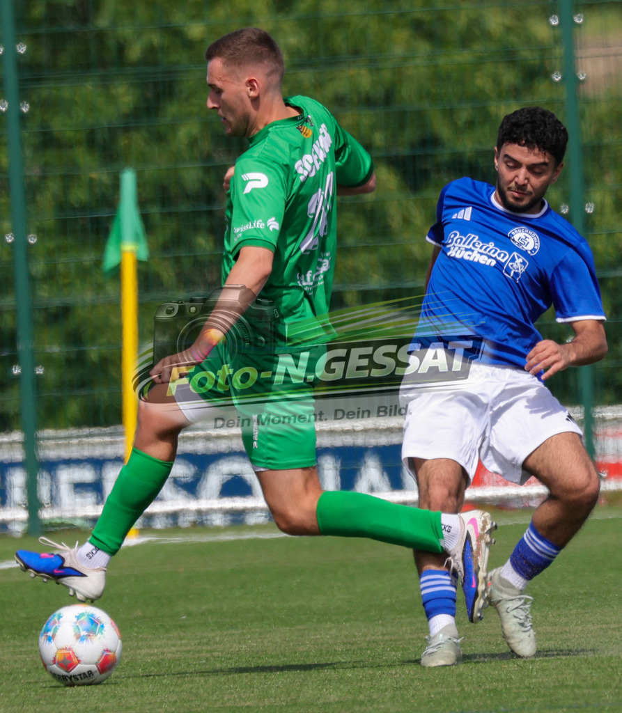 SC Enger - TuS Bruchmühlen | Auf dem Bild zu sehen: grün SC Enger: Brian Rhys Davies ; blau TuS Bruchmühlen: Mahmut Salih Ünal Bünder SV, TuS Bruchmühlen II, Saison 26/27, Kreisliga A, Enger, Deutschland - Realisiert mit Pictrs.com