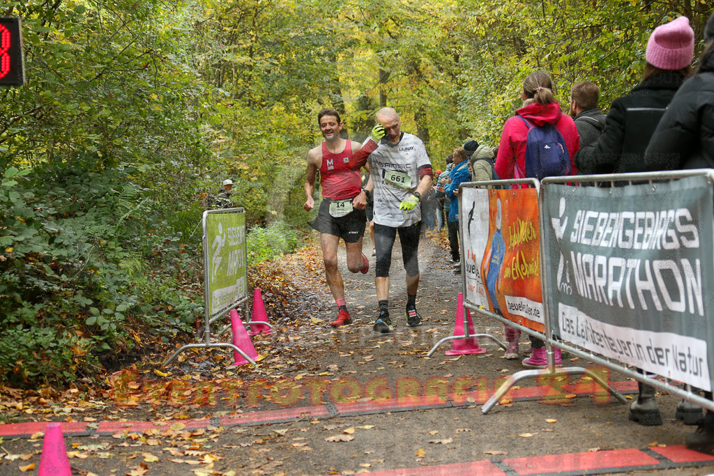 251026_1227_EX1_0412 | Sportfotografie im Rhein-Sieg Kreis, Köln, Bonn, NRW, Rheinland Pfalz, Hessen, etc. Unser Tätigkeitsfeld umfasst den Laufsport vom Volkslauf über den Marathon, Duathlon, Triathon bis zum Ultralauf wie Kölnpfad Ultra oder Schindertrail.