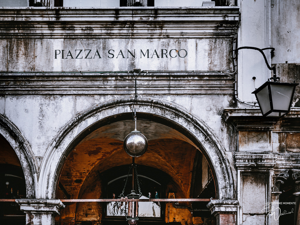 20220309-075252 ITALIEN-Venedig _021-1 Kopie | Herzlich willkommen auf meiner Seite! Ich bin Elke Wallnisch, Deine Fotografin für lichtstarke Momente. Der Name steht für alles, was mich mit der Fotografie verbindet: Das Licht und seine machtvolle Wirkung auf eine Situation oder unsere Stimmung - Realisiert mit Pictrs.com