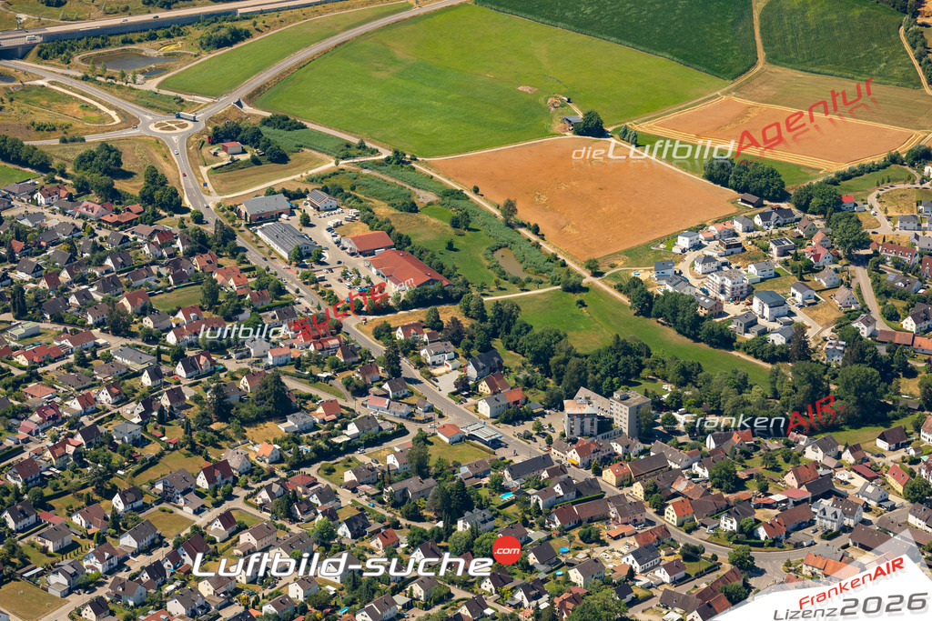 Das Luftbild der Stadt Adelsried wurde 2022 vom Flugzeug heraus erstellt (keine Drohnen-Aufnahmen) Aufnahmehöhe ca.450 Meter- hohe Bildauflösung und Druck-Qualität. Garantiert!