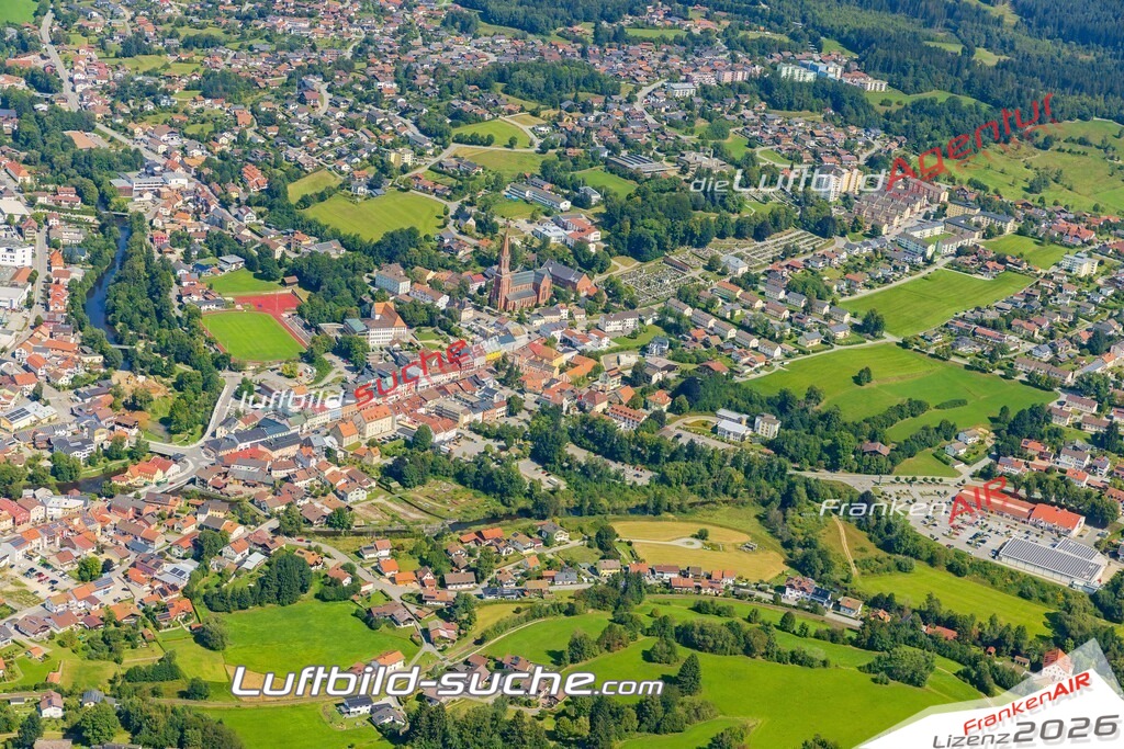 Luftaufnahme von  Zwiesel - Die Luftaufnahme wurde 2025 vom UL-Flugzeug heraus erstellt ( keine Drohne ) - Hochauflösende Luftaufnahme - für professionelle Ausdrucke geeignet. Die Geschenkidee !Mit Lizenz und Bildrechte bestellbar