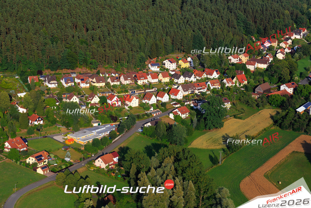 Die Luftaufnahme der Stadt Weissenbrunn wurde vom UL-Flugzeug heraus erstellt ( keine Drohne )- hohe Auflösung für beste Qualität