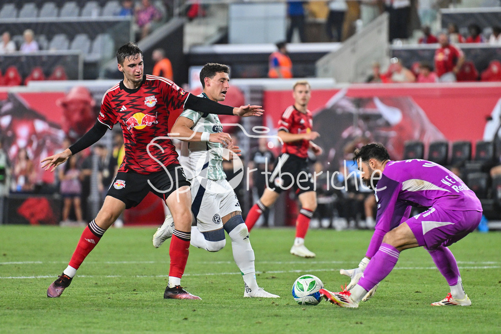 New York Red Bulls - New England Revolution | im Duell Tomas CHANCALAY (New England 7) und Noah EILE (New York 3) / Zweikampf / Major League Soccer: New York Red Bulls - New England Revolution, Red Bull Arena am 16.07.2025 / Carlos CORONEL (NEW York 31)