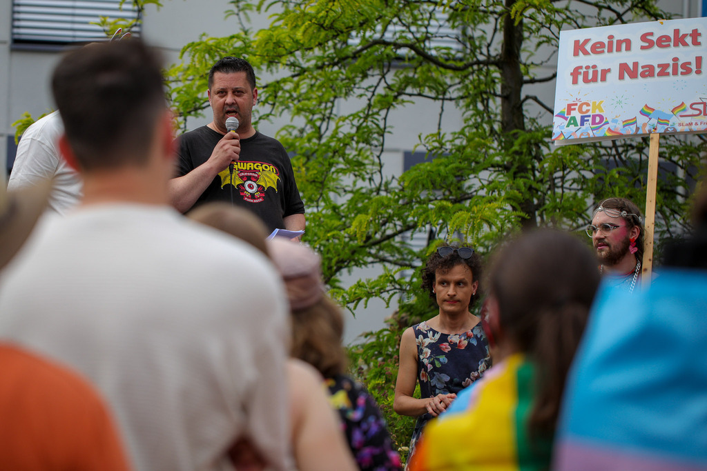 CSD_Moers_190725_134 | Bildergalerie von Sport-Ereignissen aber auch von weiteren spannenden Dingen - nicht nur vom Niederrhein. In Anlehnung an den bekannten Spruch von Hanns Dieter Hüsch heißt das Motto: "Niederrhein ist überall".  - Realisiert mit Pictrs.com