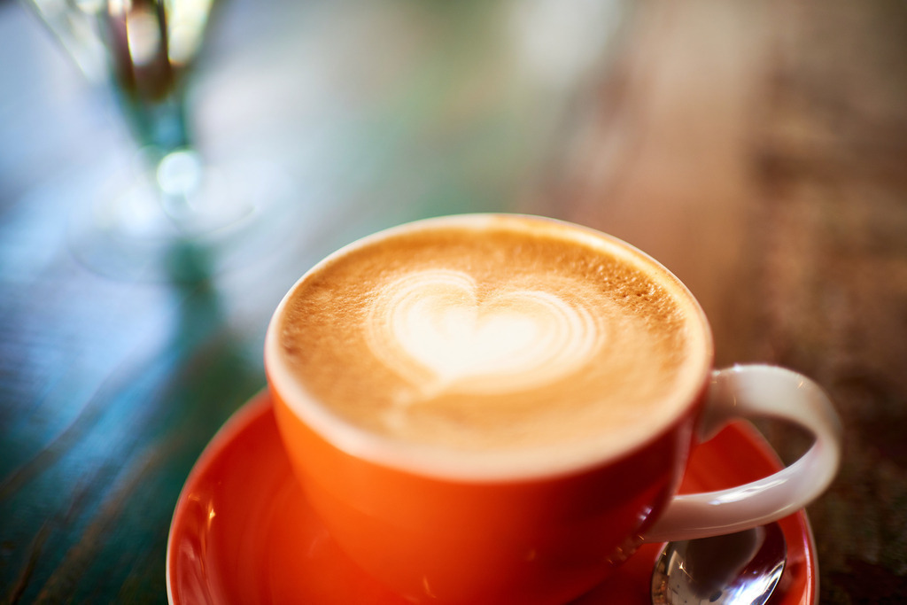 Cafebrennerei Franze | Wien, Austria - August 08, 2019: Cafebrennerei Franze am Kutschkermarkt; Melange mit einem Herz. - Realisiert mit Pictrs.com