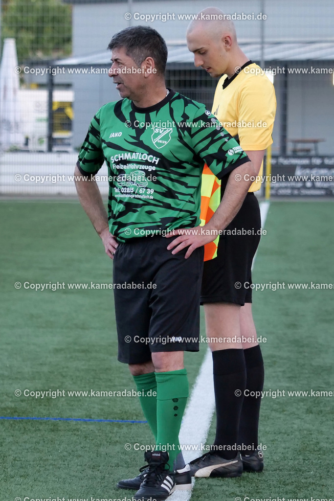 Fußball Kreispokal 25/26 Ü 32 : Spiel um Platz 3 : SV 08/29 Friedrichsfeld - SV Ringenberg AH  2 : 1 | Fußball Kreispokal 25/26 Ü 32 : Spiel um Platz 3 : SV 08/29 Friedrichsfeld - SV Ringenberg AH  2 : 1Spielort : Voerde Friedrichsfeld - Realisiert mit Pictrs.com