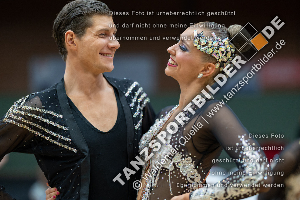 20230415-13594 | Hier finden Sie Tanz Bilder vom Latein und Standard Formationen tanzen. Sportbilder vom Tanzsport. Schöne Fotos und von Weltmeisterschaft, Europameisterschaft, Bundesliga, Regionalliga, Oberliga und Landesliga sowie von GOC Stuttgart, DanceComp, WM Bremen