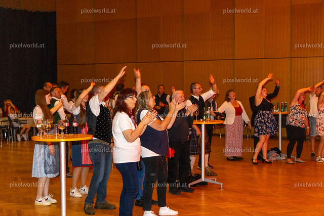 Schlager trifft Tracht | Bildershop von pixelworld.at - Realisiert mit Pictrs.com