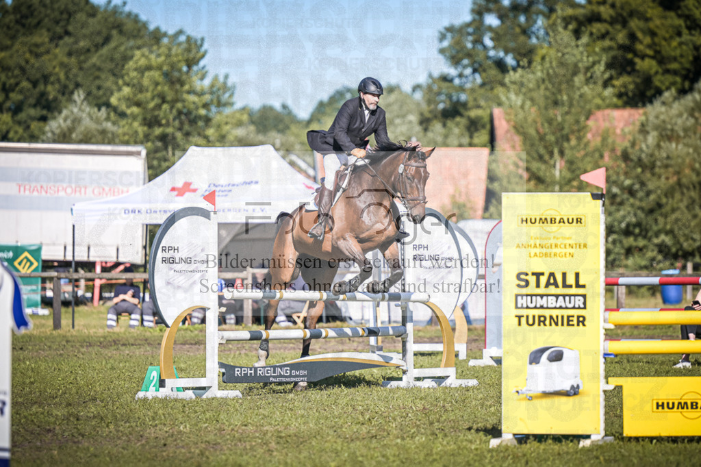 DOS_0076 | Entdecke hochwertige Reitturnierfotos von Foto Oger. Professionell, emotional und authentisch – jetzt Lieblingsmomente im Shop bestellen.Deutschlandweite Turnierfotografie. - Realisiert mit Pictrs.com