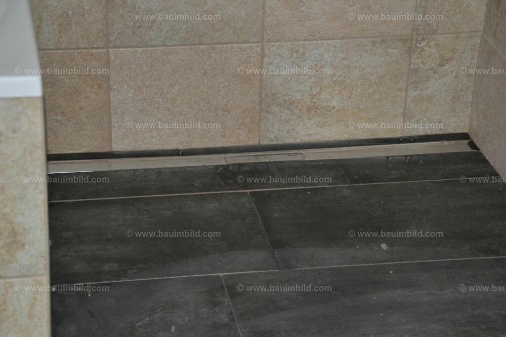 bib-lg21-fliesenlegerarbeiten-0080 | Nach LV-Leistungsgruppen sortierte Detailfotos über den Bau eines Hauses. Alle Hausbau-Bilder direkt vom Urheber und Autor der Website Haus-Selber-Bauen.com