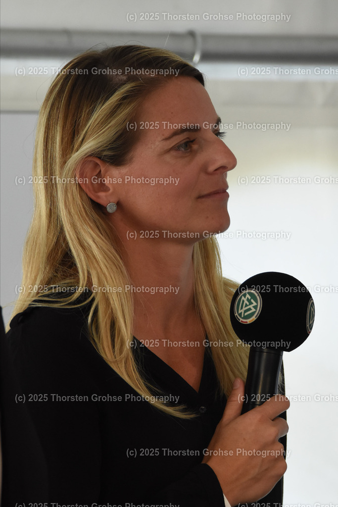Season opening 16.08.2019 Football Women league | Talk round before the season opening 16.08.2019 Football Women league in Frankfurt Germany. 

Image: Nia Kuenzer - Realisiert mit Pictrs.com