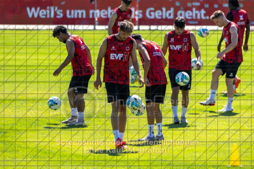 20250629_112229_1844 | #,1.Göppinger SV, Fussball, Oberliga BW - Trainingsauftakt, Saison 2025/2026, Rasensportplatz Stadion SV Göppingen, Hohenstaufenstr. 116, 73033 Göppingen, 29.06.2025 - 10:30 Uhr,Foto: PhotoPeet-Sportfotografie/Peter Harich