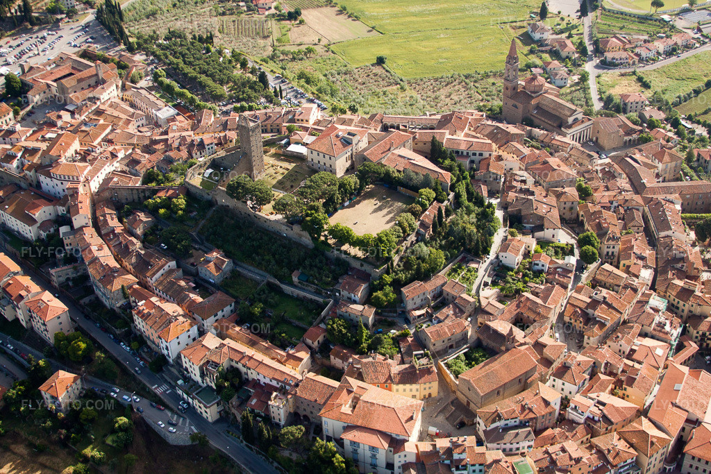 Aerial view: Ruins and remains of the former castle complex on the hill of the circularly laid-out town in Castiglion Fiorentino in the state Arezzo, Italy.Photo: IMG_28608.jpg taken on 06/04/2010 by Werner Riehm/FLY-FOTO.comResolution of the original: 4752 x 3168 px