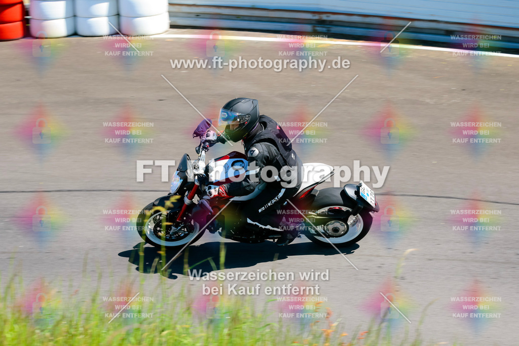Moto-TeamOBK-22397 | Hier findet Ihr Bilder von Touristenfahrten auf der Nürburgring Nordschleife oder von anderen Veranstaltungen die ich besucht habe. Viel Spass beim Durch Schauen 