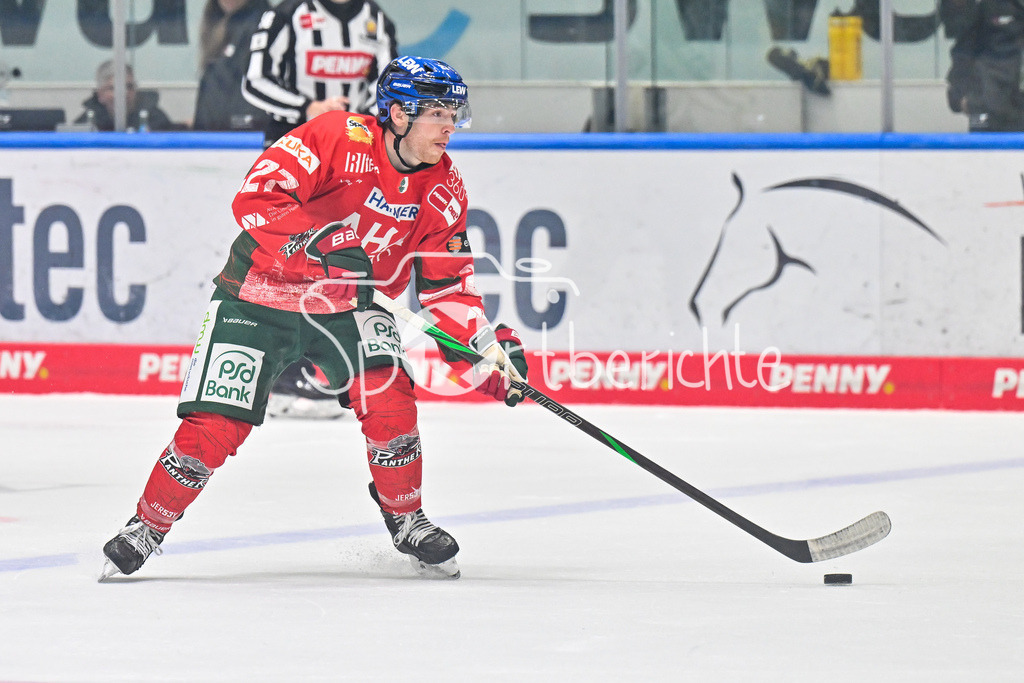 Augsburger Panther - Iserlohn Roosters | am Puck Kyle MAYHEW (Augsburger Panther 27)/ Einzelfoto / Freisteller / Penny DEL: Augsburger Panther - Iserlohn Roosters; Curt Frenzel Stadion am 21.09.2025