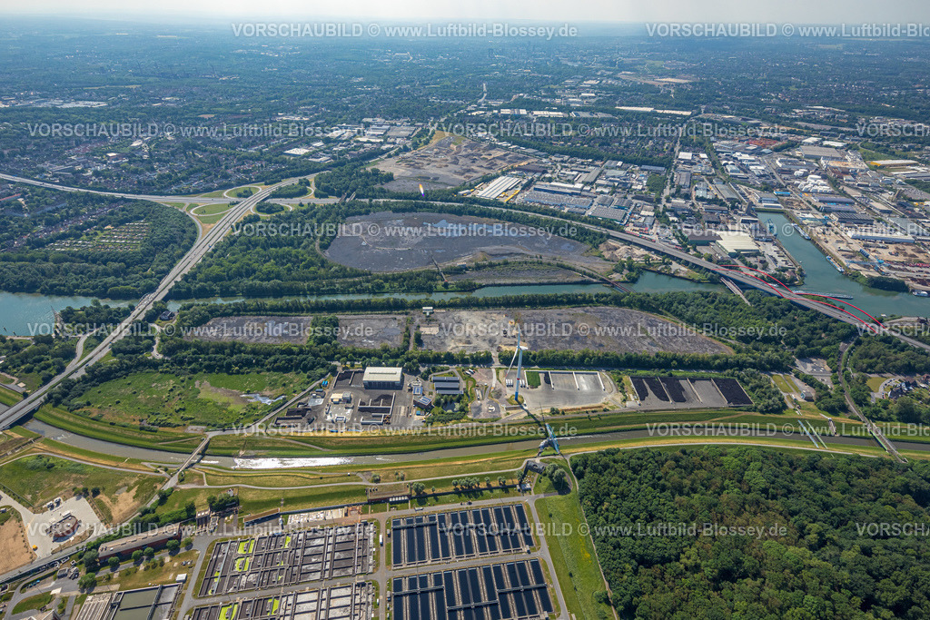 Bottrop220501969 | Luftbild, Hafen Bottrop, Kohlenlager am Rhein-Herne-Kanal mit Windrad, Sturmshof, an der Stadtgrenze Essen-Nord, Autobahn A42 mit Autobahnkreuz Essen-Nord, Welheim, Bottrop, Ruhrgebiet, Nordrhein-Westfalen, Deutschland