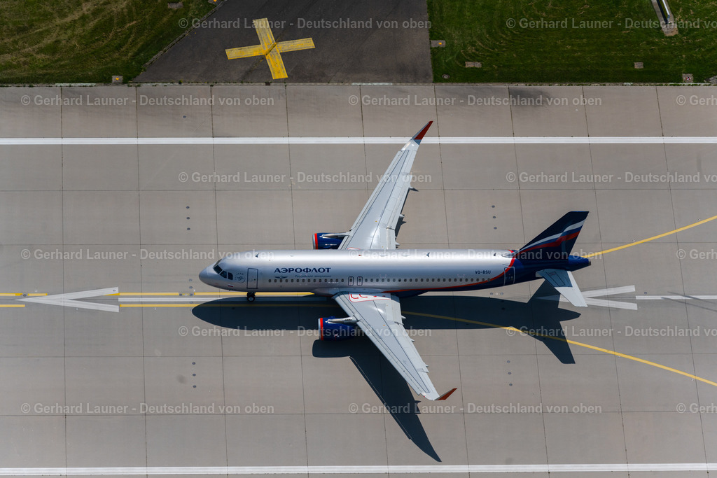 4046381 | FILDERSTADT 19.07.2021 Passagierflugzeug der russischen Fluggesellschaft " Aeroflot " beim Start auf dem Flughafen Stuttgart in Filderstadt im Bundesland Baden-Württemberg, Deutschland. // Passenger aircraft of the Russian airline "Aeroflot" taking off at Stuttgart Airport in Filderstadt in the state Baden-Wuerttemberg, Germany. Foto: Gerhard Launer
