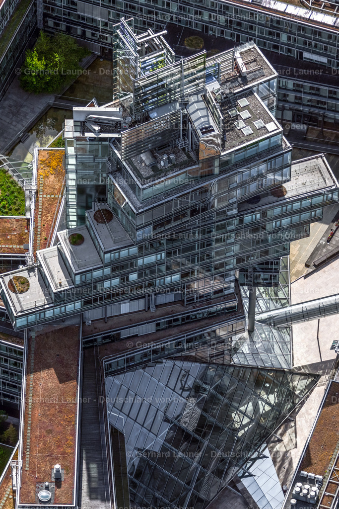 4030999 | HANNOVER 02.06.2020 Banken- Verwaltungsgebäude des Finanzdienstleistungs- Unternehmens der NORD/LB Norddeutsche Landesbank Girozentrale am Friedrichswall im Ortsteil Südstadt-Bult in Hannover im Bundesland Niedersachsen, Deutschland. Erbaut nach dem Entwurf der Behnisch Architekten. // Banking administration building of the financial services company of NORD/LB Norddeutsche Landesbank Girozentrale on Friedrichswall in the district Suedstadt-Bult in Hannover in the state Lower Saxony, Germany. Foto: Gerhard Launer