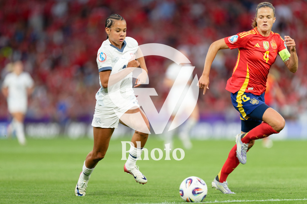 Spain v Switzerland - UEFA Women's EURO 2025 Quarter-Final | BERN, SWITZERLAND - JULY 18: Iman Beney of Switzerland  (L)  during the UEFA Women's EURO 2025 Quarter-Final match between Spain v Switzerland at Stadion Wankdorf on July 18, 2025 in Bern, Switzerland. (Photo by Giuseppe Velletri/Sports Press Photo/Getty Images)