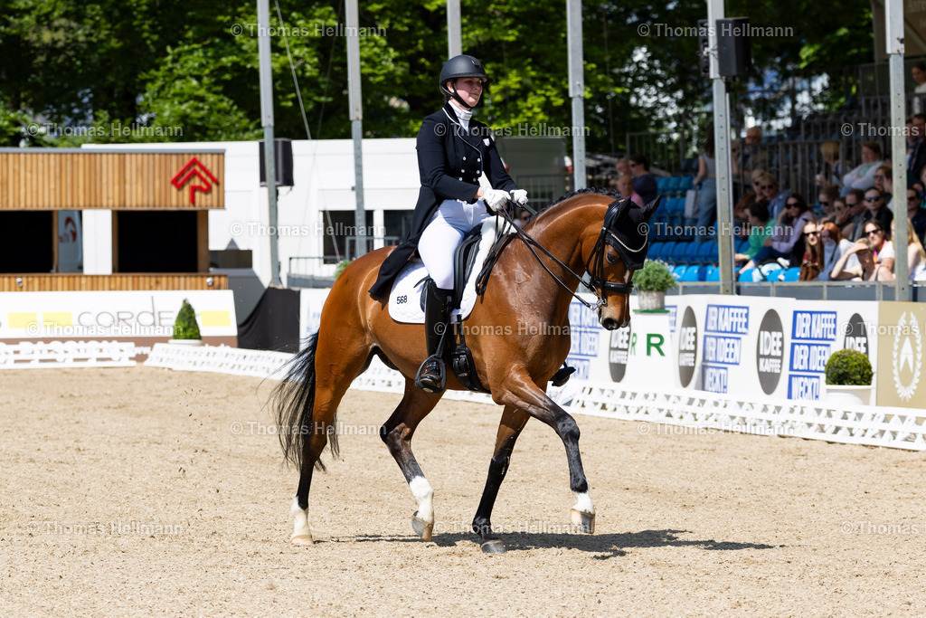 TH_568-NICOLAYSEN Cara (GER)_ Sun of my heart_17970 | Deutsches Spring- und Dressur-Derby 2024 am 10.05.24 in Hamburg, 568NICOLAYSEN Cara (GER), Sun of my heart